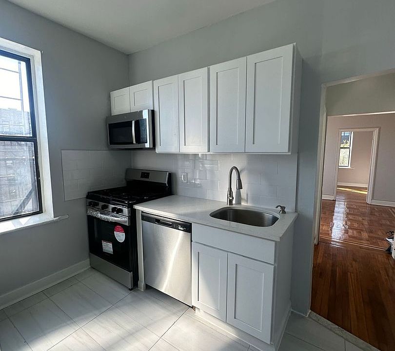 1st image of 3343 Park Ave APT 2D