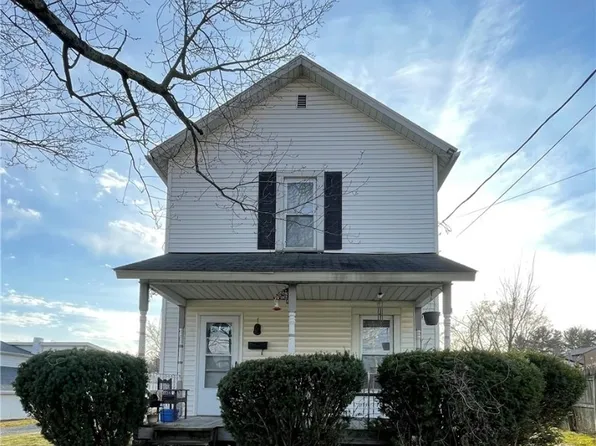 1013 N Market St, East Palestine, OH 44413