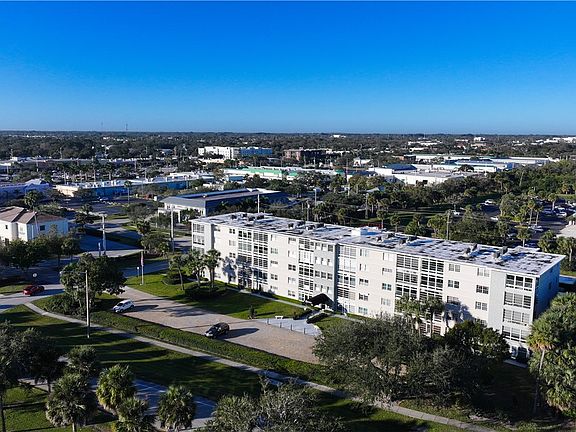 4th image of 2333 Indian River Blvd APT 501