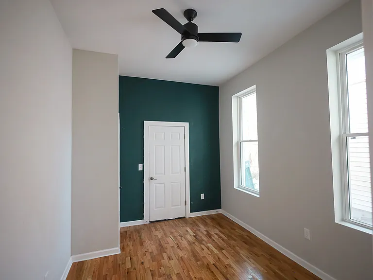 652 Delhi Ave — Photo 33