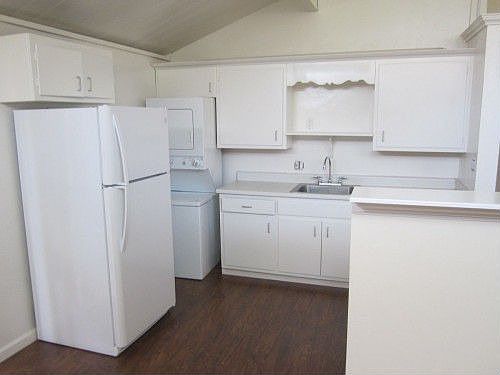 4th image of 615-17 Gravilla Pl
