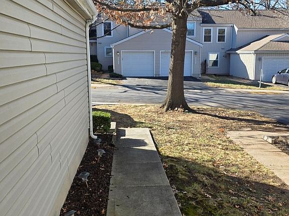 3rd image of 8542 W 108th Pl