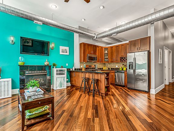 4th image of 1104 W Leland Ave #1A