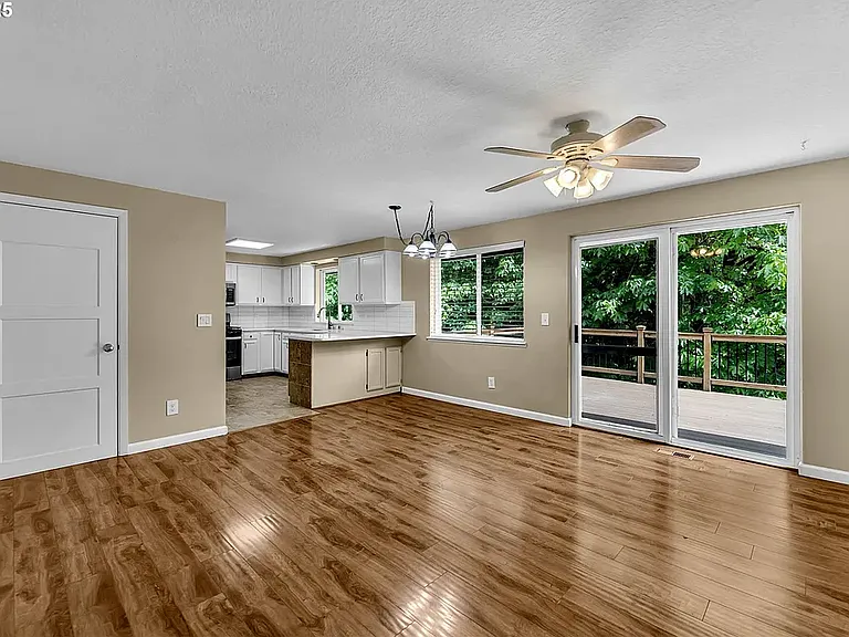 1320 NW Maple Ln #A — Photo 3