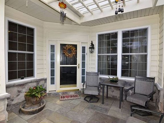 3rd image of 44361 Oakmont Manor Sq