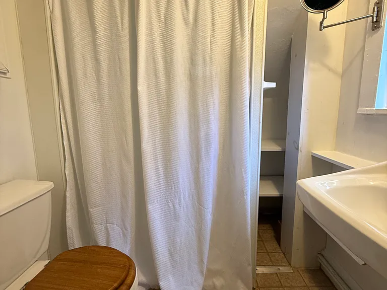 142 Giles St #2 — Photo 11