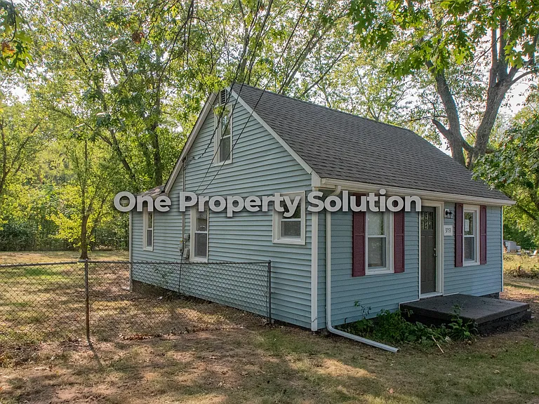 3753 Englehart St — Photo 2