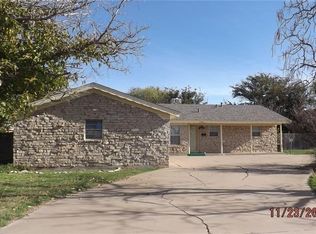 1200 W Lake Dr, Hamlin, TX 79520