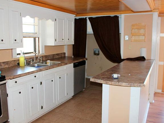 3rd image of 272 E College St