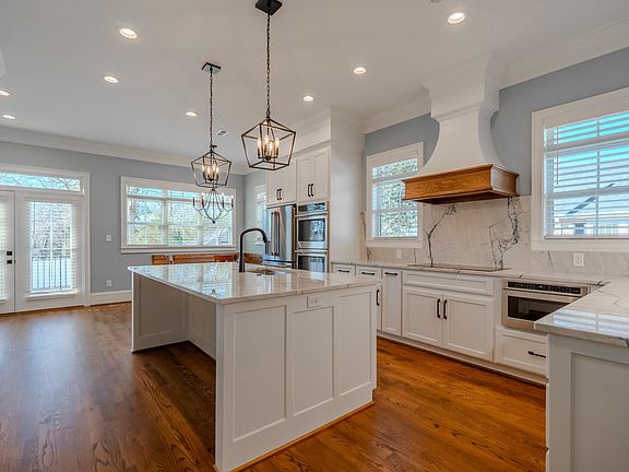 5th image of 205 Pine St