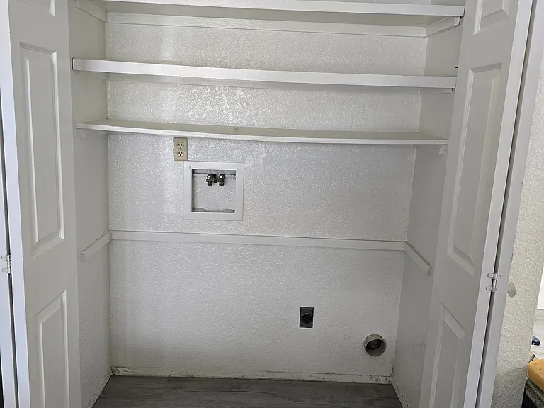 1901 Embassy Dr #D — Photo 7