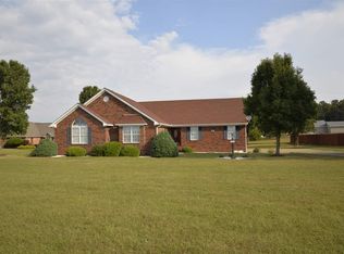1215 Hyndsver Rd, Martin, TN 38237