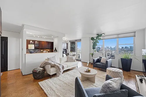 6040 Boulevard East Photo 1