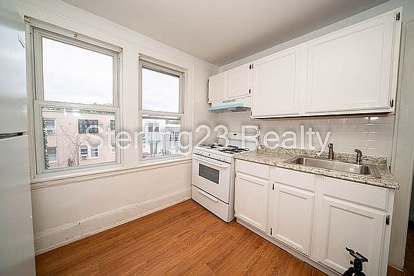 1st image of 20-40 32nd St #2