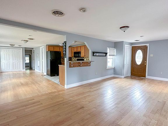 2nd image of 58 Penn Beach Dr