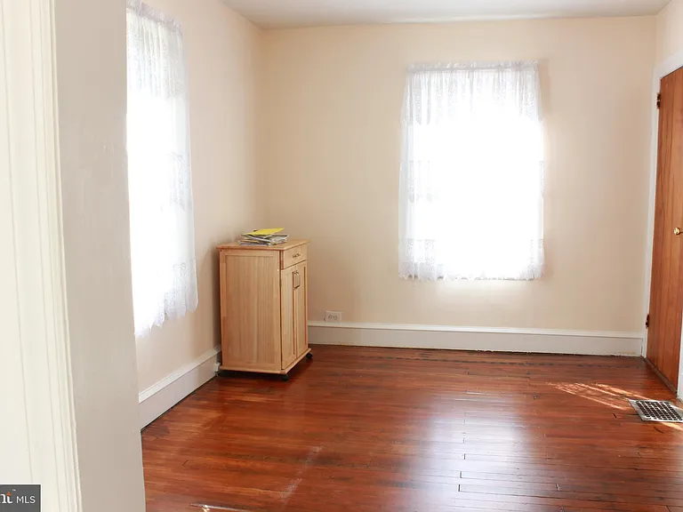 34 S Poplar Ave — Photo 12