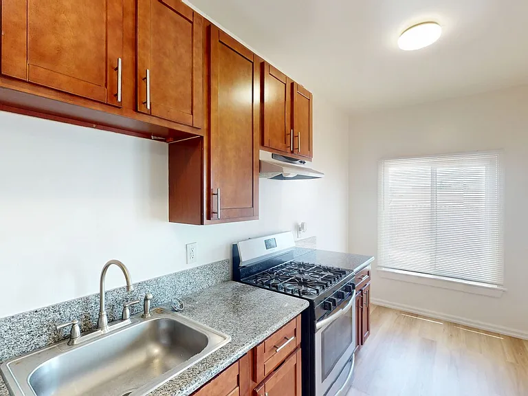 2805 E 16th Street — Photo 17