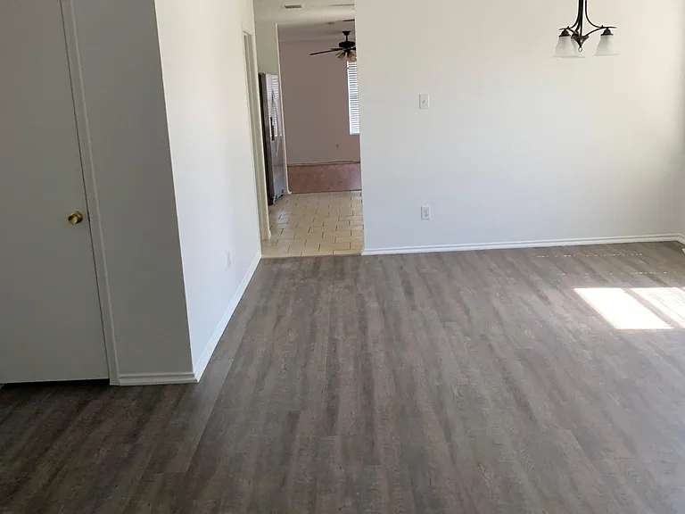 2701 Woodlake Pkwy — Photo 20