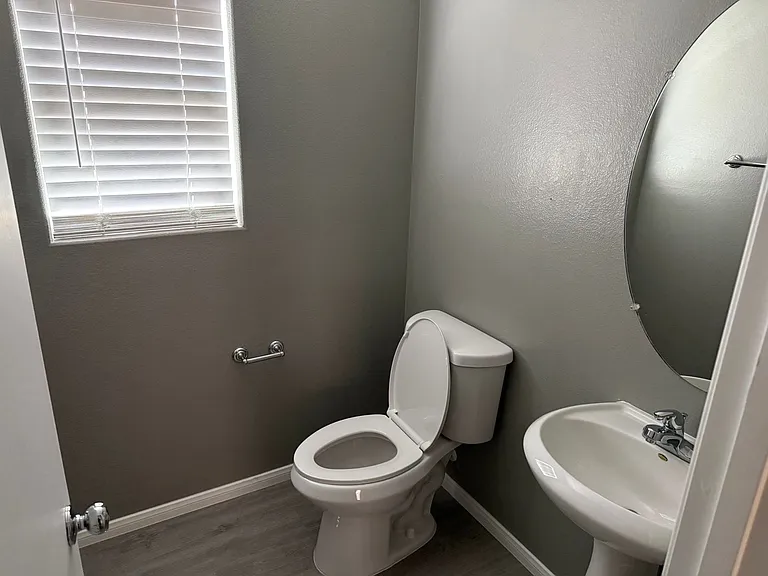 10039 Mystic Lake Ave — Photo 6