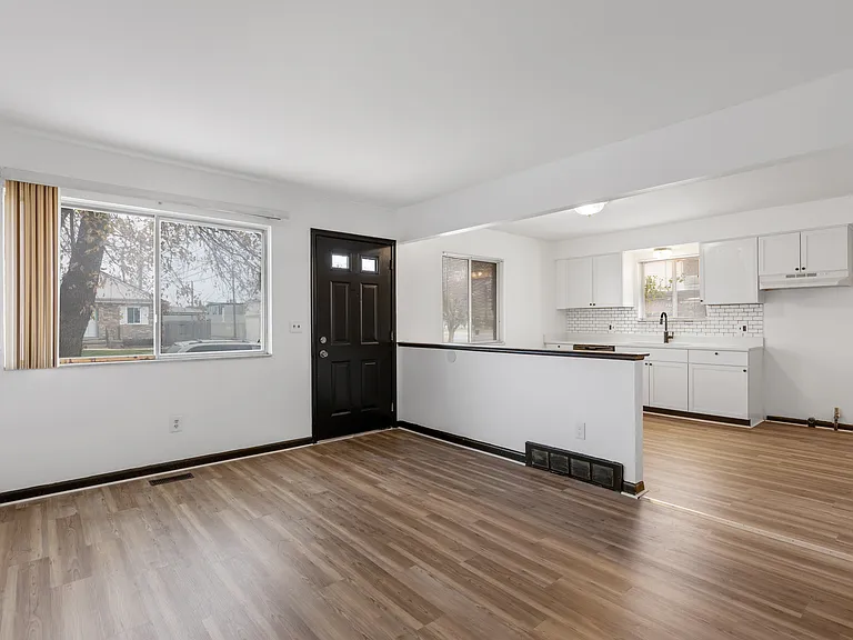 22538 Brittany Ave — Photo 5