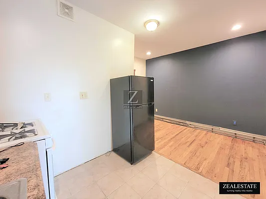 Rented by ZealEstate Group Inc | media 14