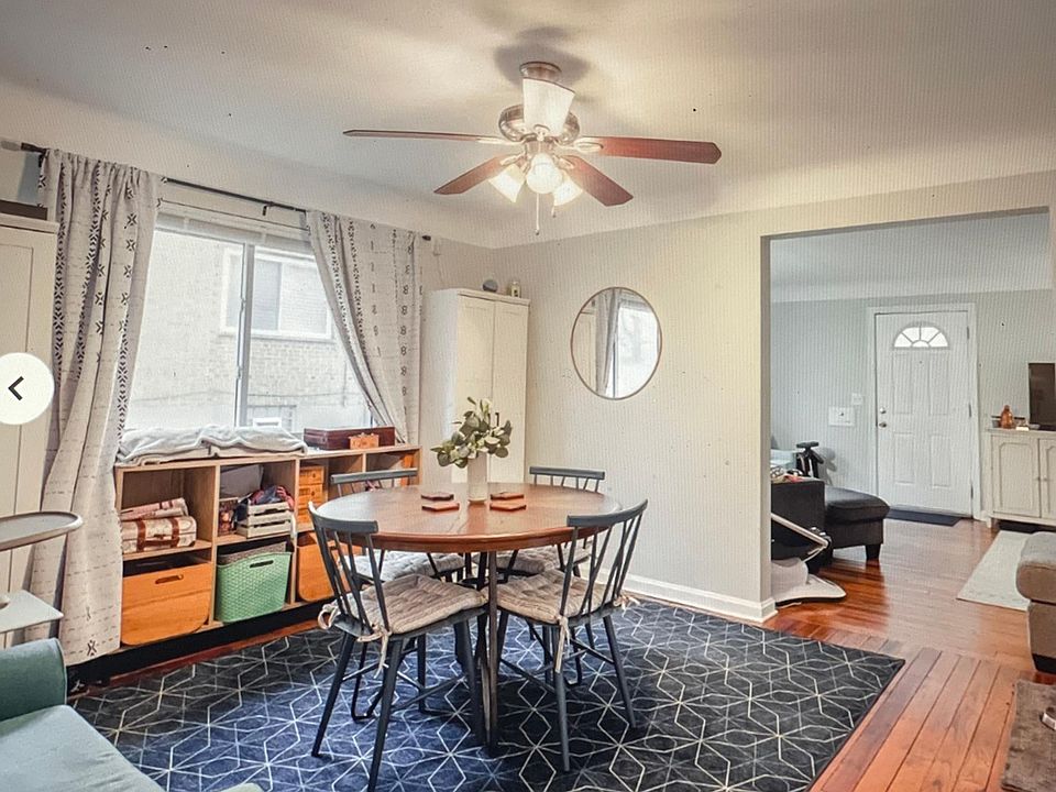 Large dining room. Furniture not included.