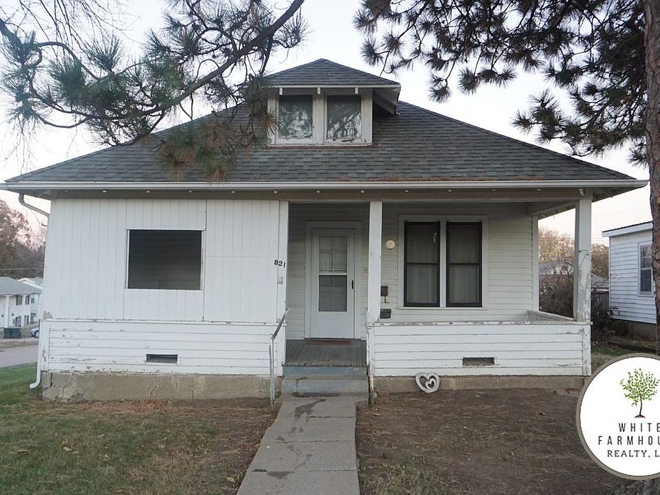 1st image of 821 Windom St