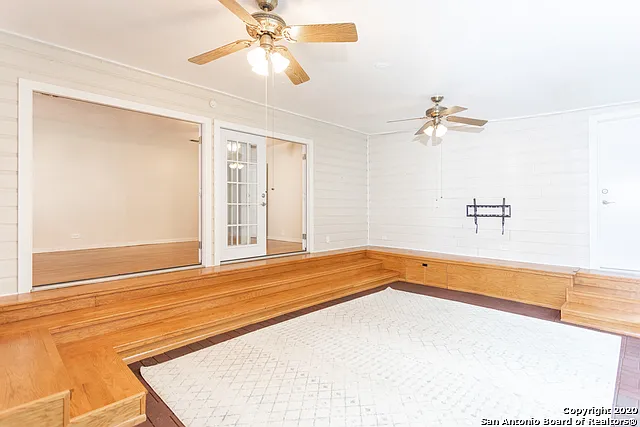 349 Irvington Dr — Photo 4