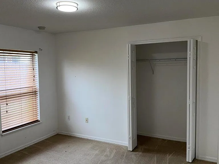 3426 NW 38th Ave — Photo 12