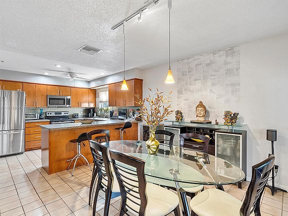 5th image of 9321 NW 35th Pl