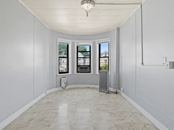 61 Clendenny Avenue image 15 of 20