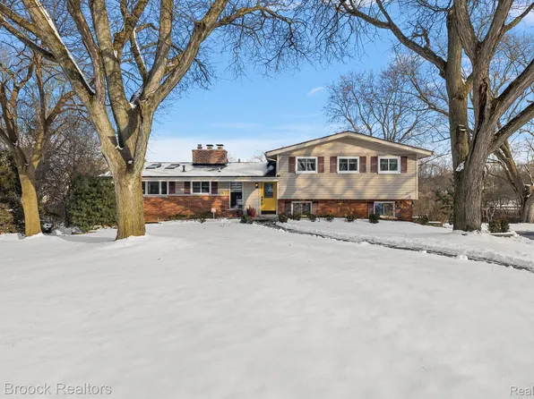 911 Dedham Ct, Bloomfield Hills, MI 48302