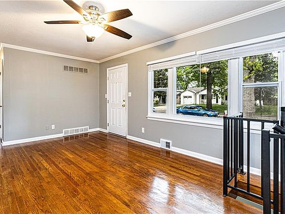 4th image of 11403 Elmwood Ave