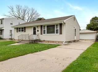1621 Green St, Manitowoc, WI 54220