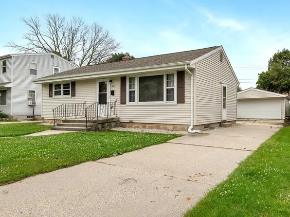 1621 Green St, Manitowoc, WI 54220