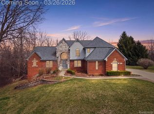 1160 Indianpipe Rd, Lake Orion, MI 48360