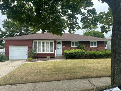 32 Manetto Drive, Plainview, NY, 11803