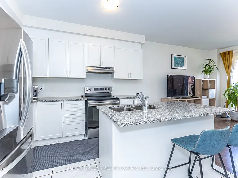 130 Ice Palace Cres — Photo 17