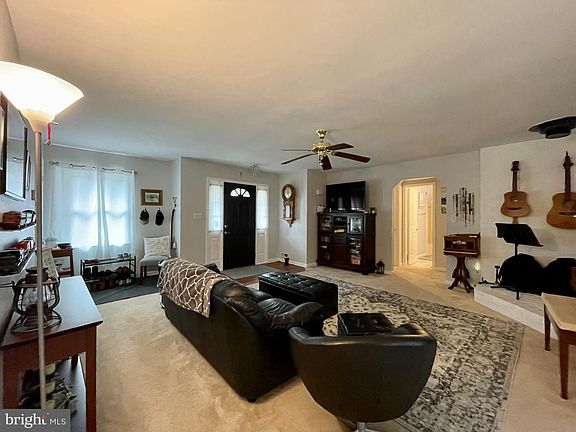 3rd image of 10914 Holleybrooke Dr