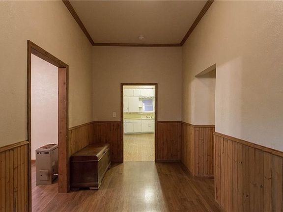 3rd image of 501 S Elm St