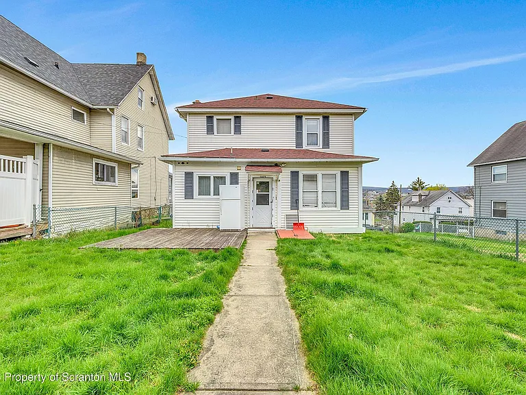 1425 Church Ave — Photo 1