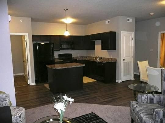 3rd image of 10509 Dorset Dr #7