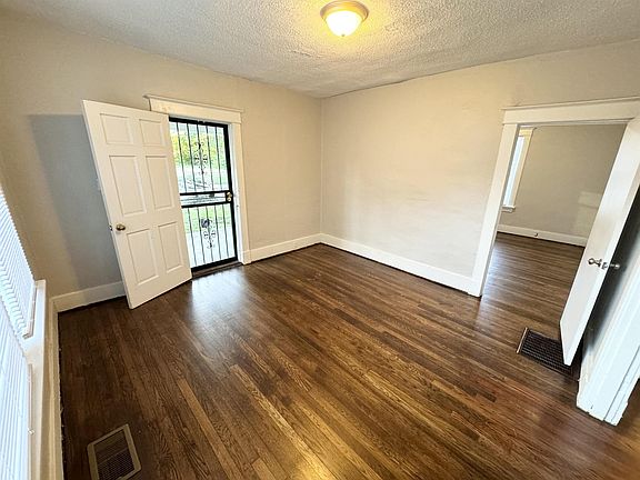 3rd image of 1117 Biltmore St
