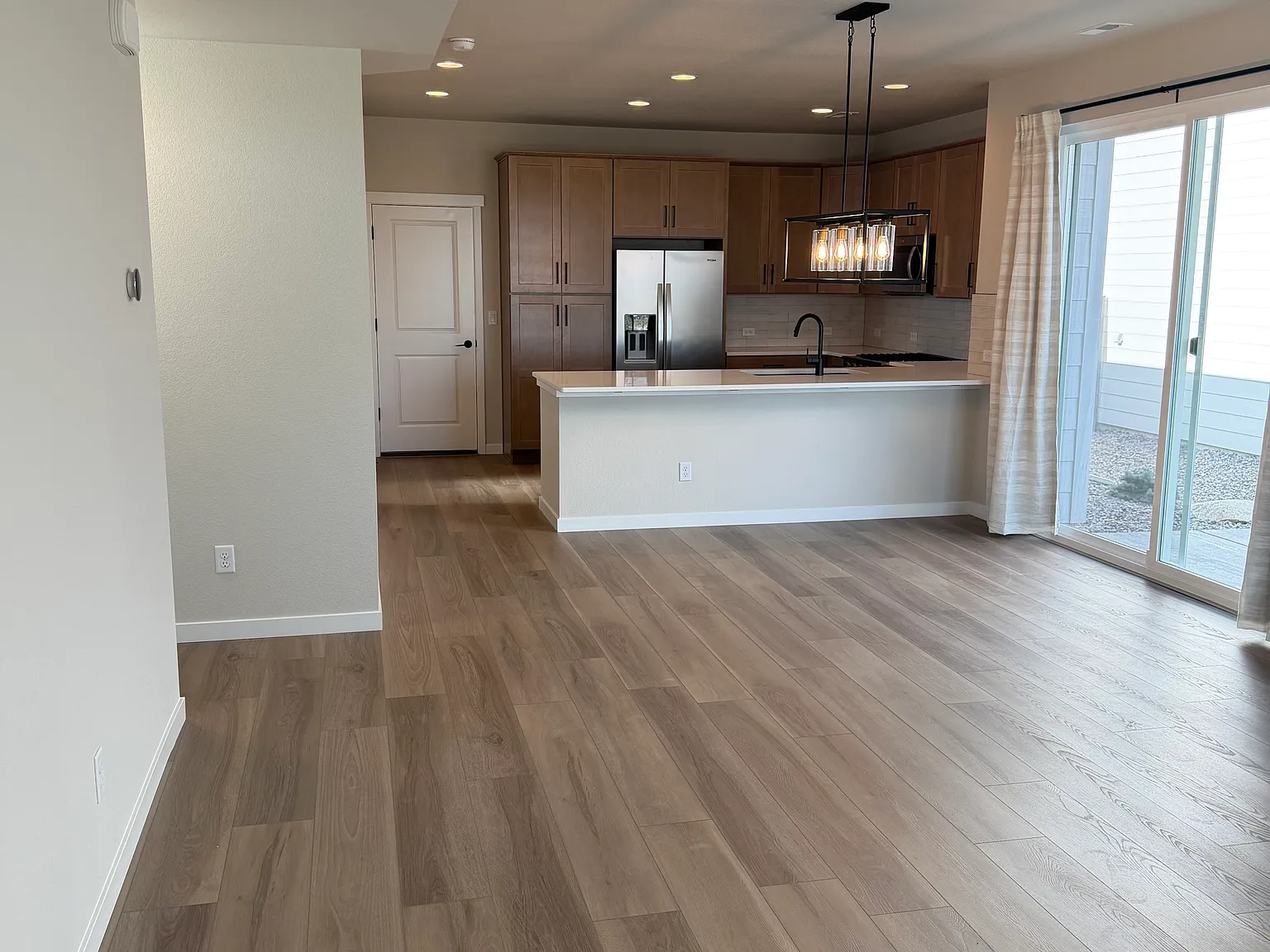 3 bed, 1543 sqft, $2,400 — Photo 4