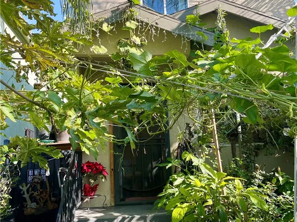 6558 S Van Ness Ave, Los Angeles, CA 90047