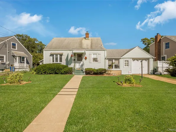 45 Birch Avenue E, Farmingdale, NY 11735