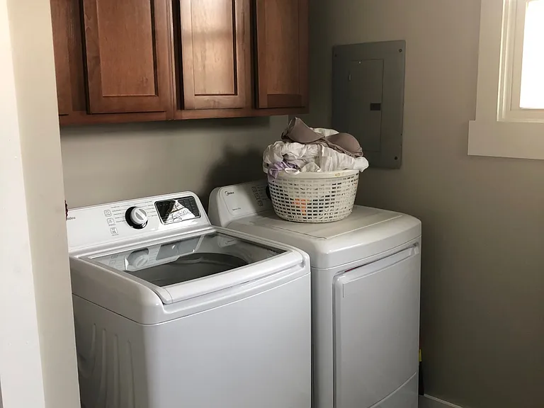 Laundry Room (1)