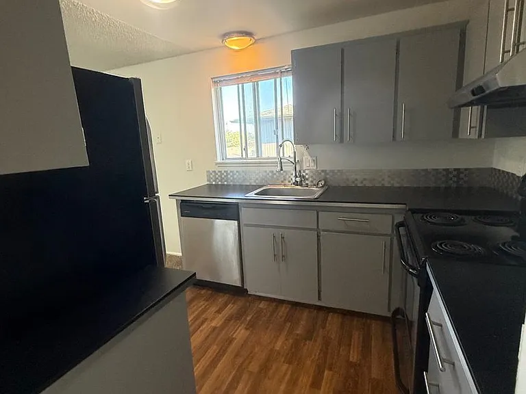 301-415 NE 104th Ave — Photo 9