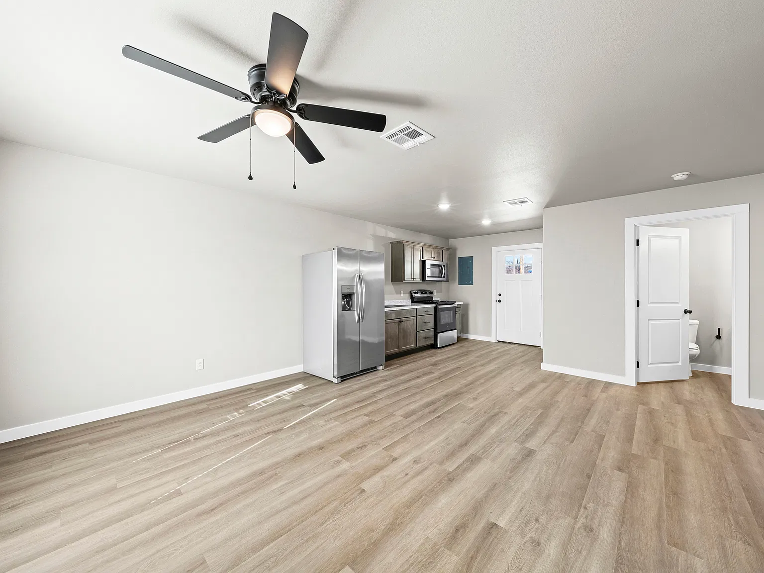 401 N Bowie Ave — Photo 1