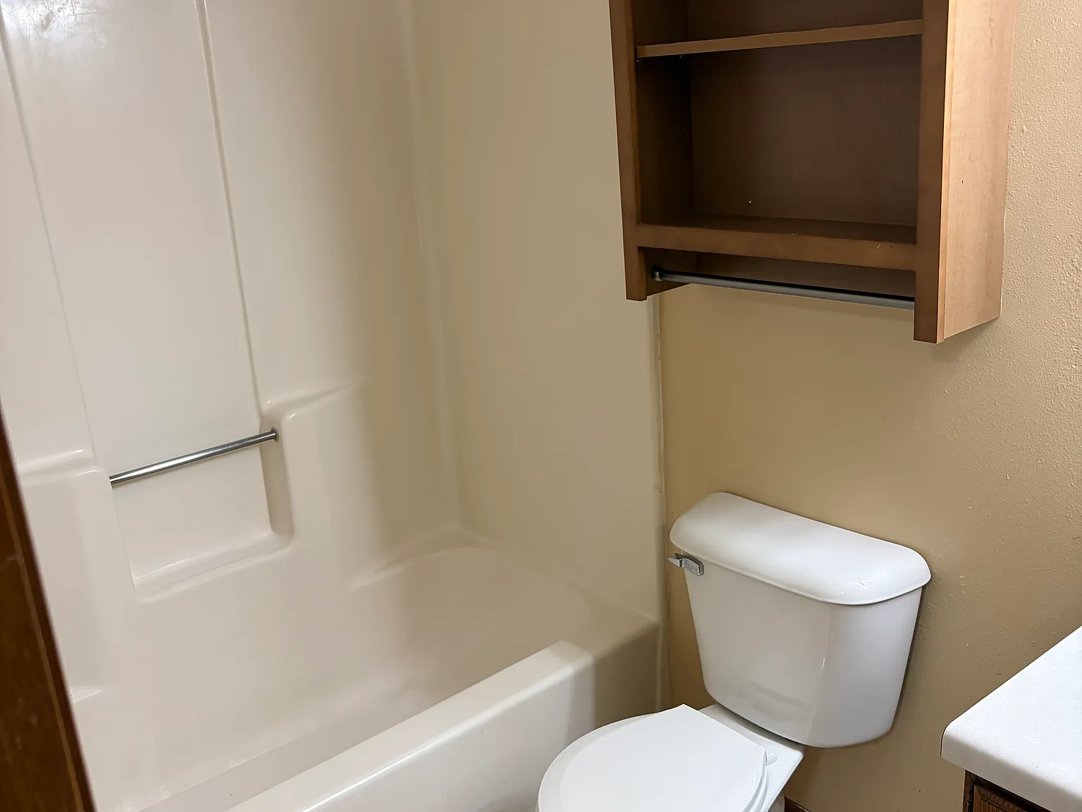 2 bed, 950 sqft, $800 — Photo 2